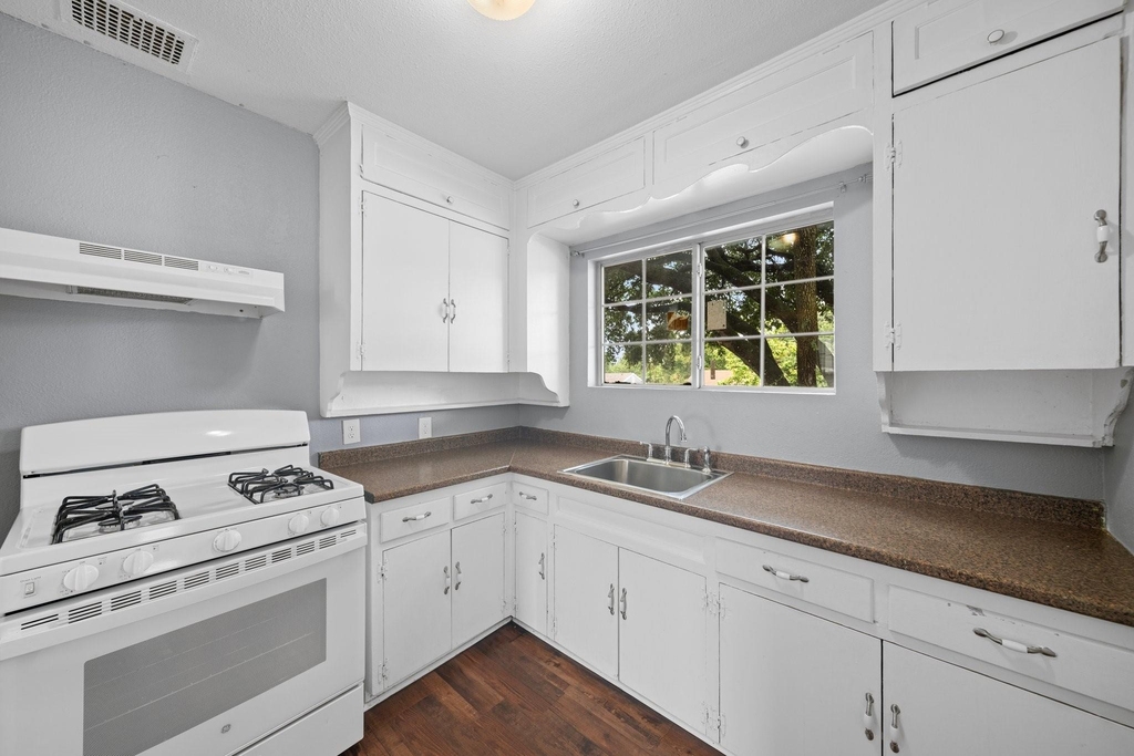 3324 W Clarendon Drive - Photo 9