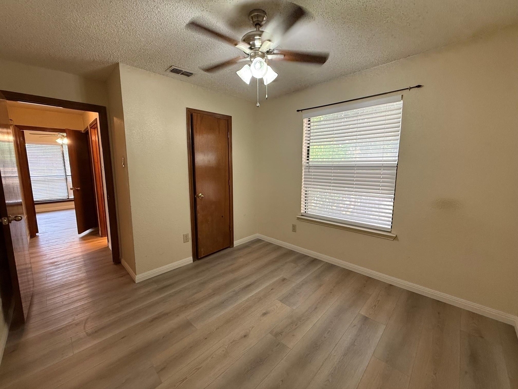 6804 Moccasin Drive - Photo 10