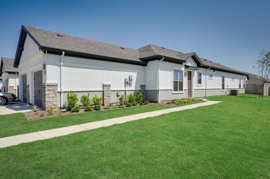 8217 Idyllic Avenue - Photo 17