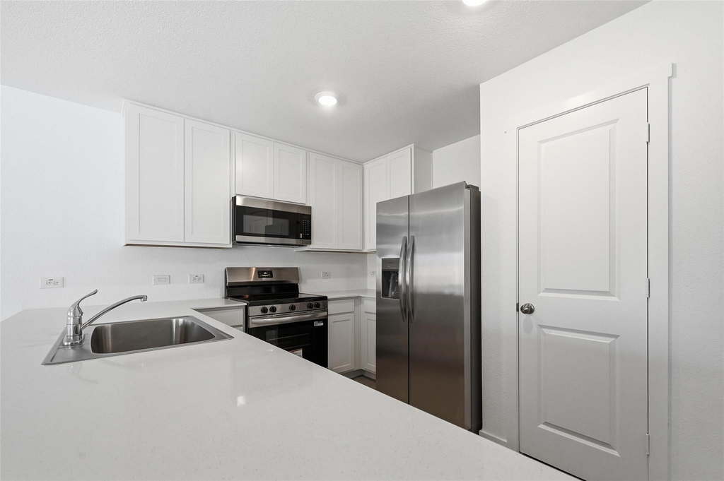 6509 Glade Street - Photo 3