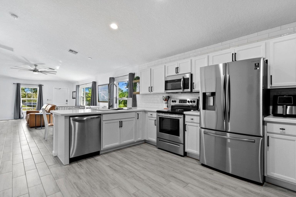 5032 Se Flounder Avenue - Photo 2
