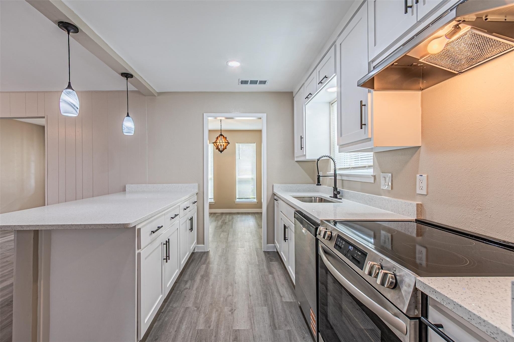 1509 Crockett Street - Photo 9