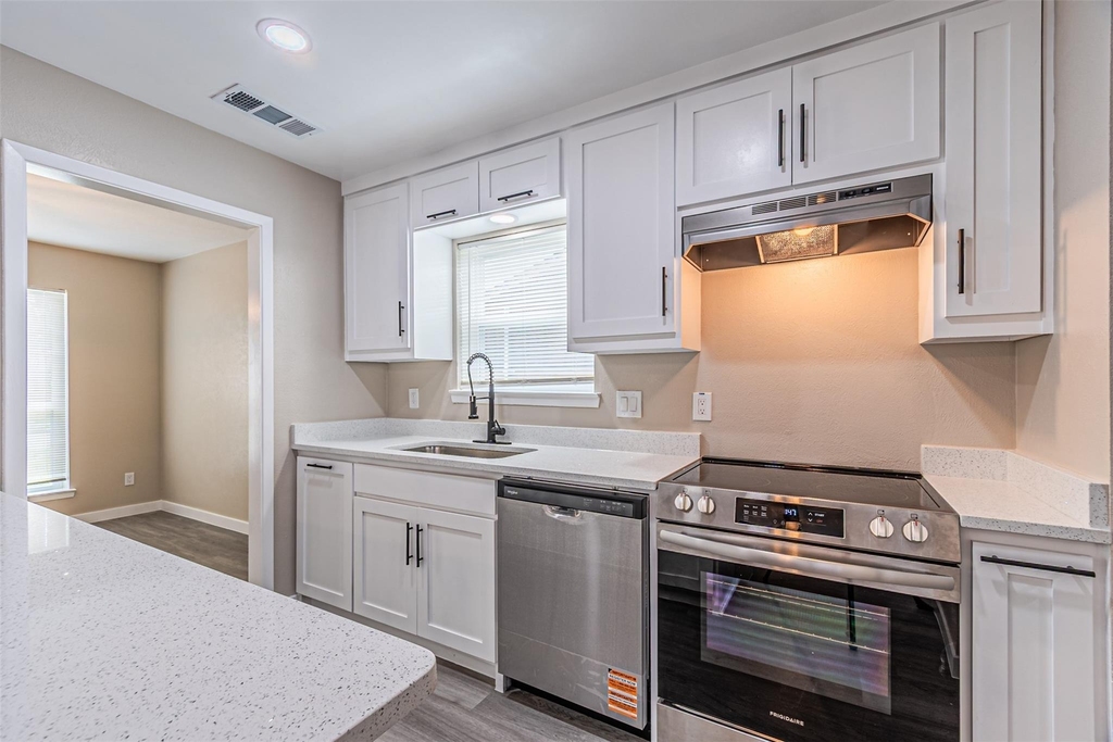 1509 Crockett Street - Photo 8