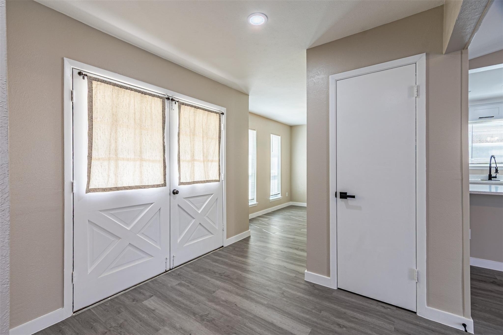 1509 Crockett Street - Photo 4