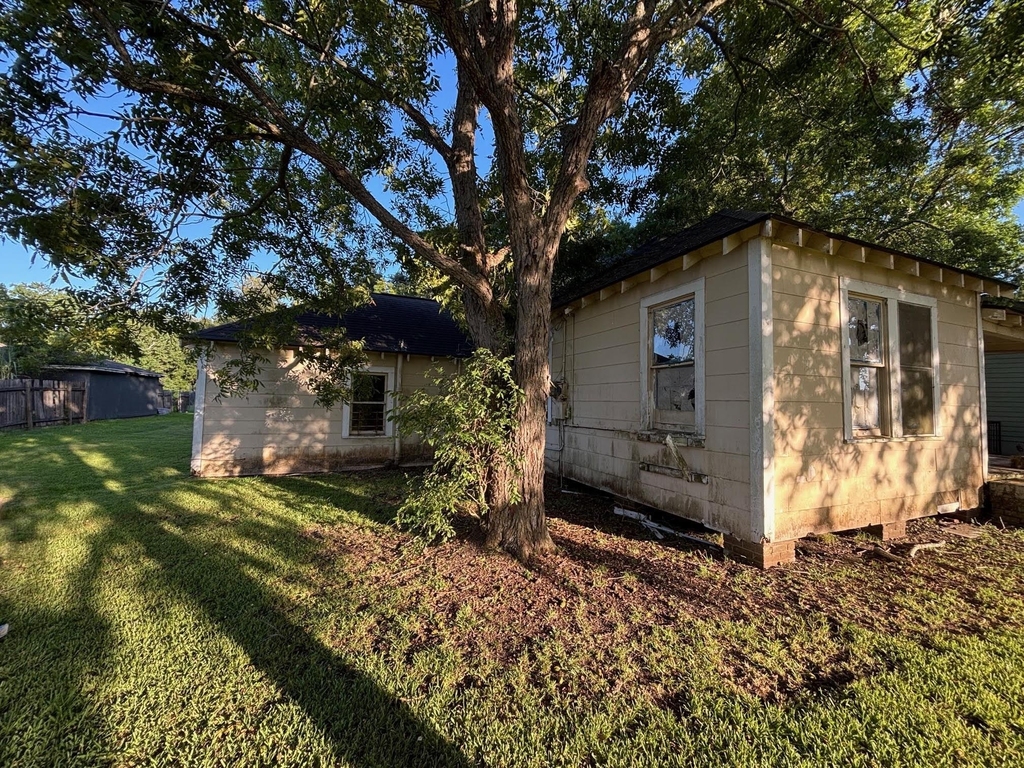 2408 19th Street - Photo 2