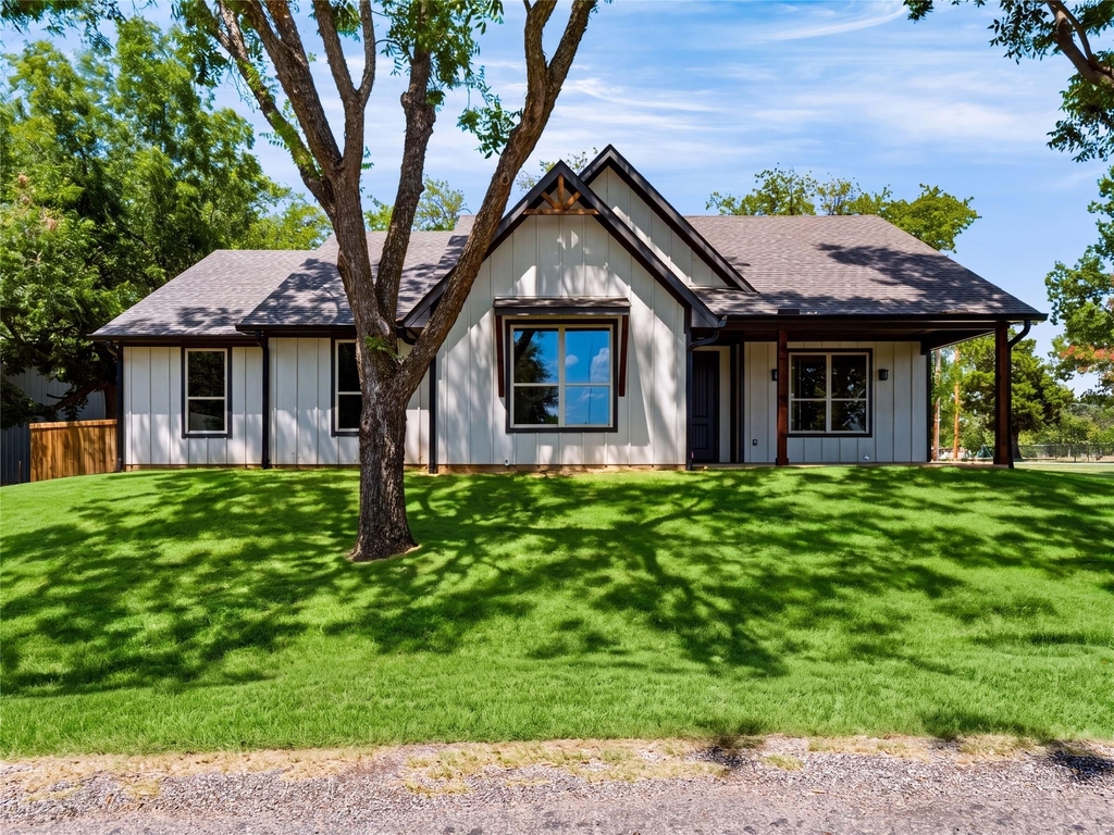 52 Graves Circle - Photo 0