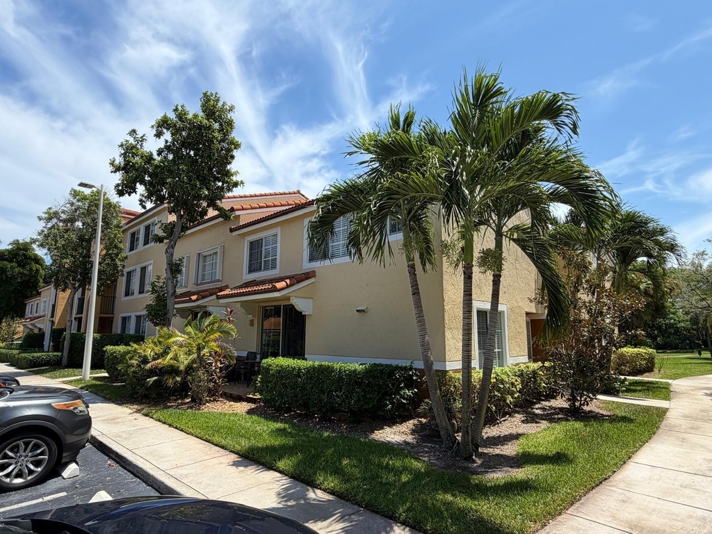 123 Yacht Club Way - Photo 1