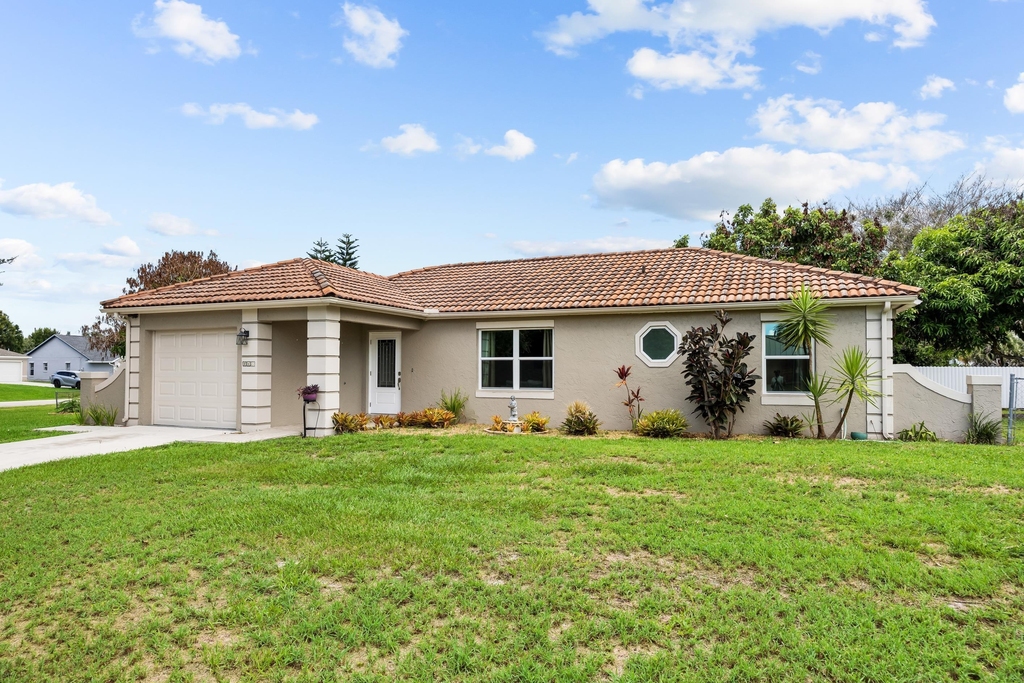 265 Sw Dalton Circle - Photo 1
