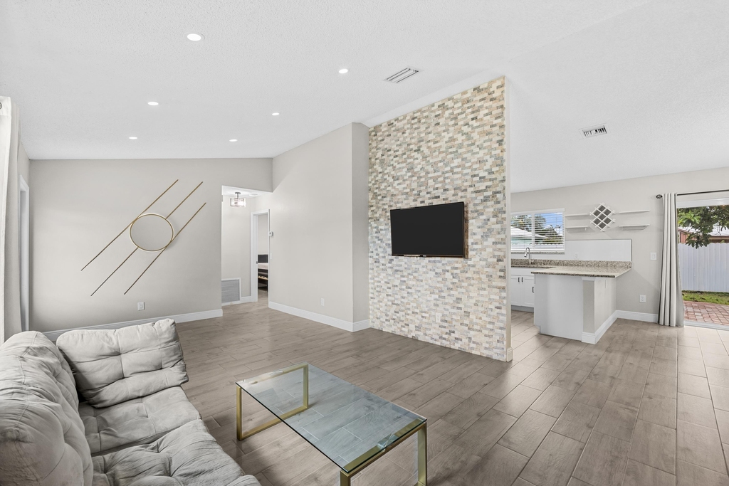 265 Sw Dalton Circle - Photo 2