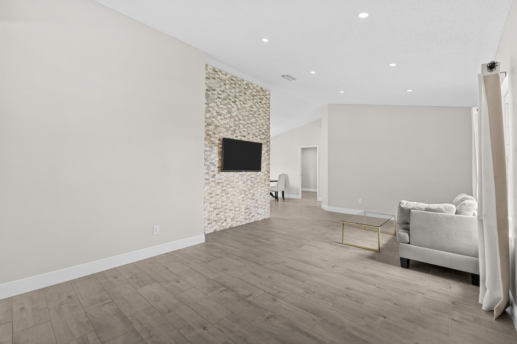 265 Sw Dalton Circle - Photo 4