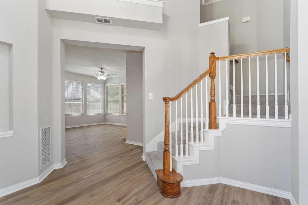 7849 Lake Meredith Way - Photo 2
