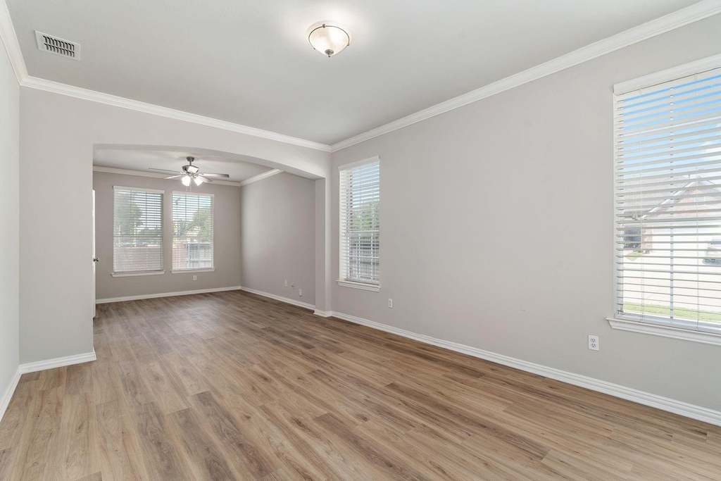 7849 Lake Meredith Way - Photo 3