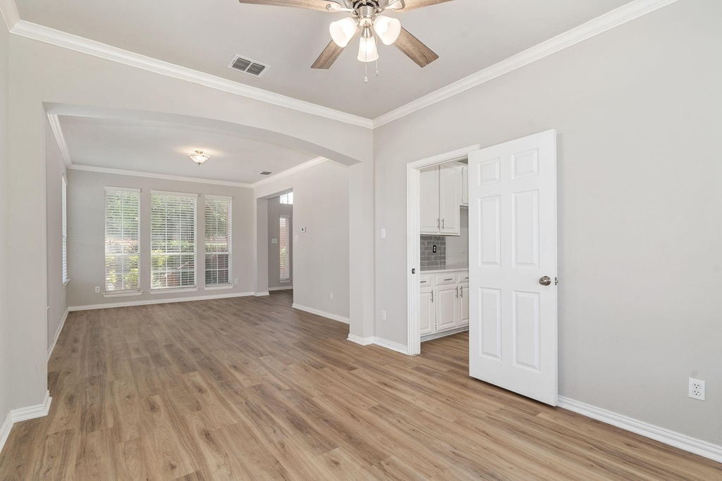 7849 Lake Meredith Way - Photo 4