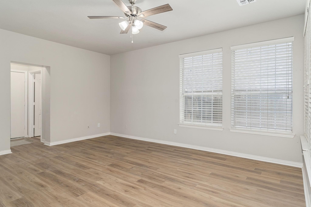 7849 Lake Meredith Way - Photo 11