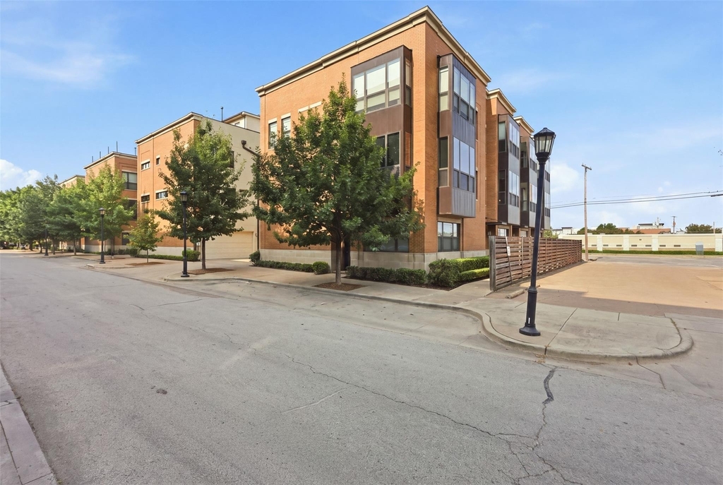 1114 S Adams Street - Photo 0