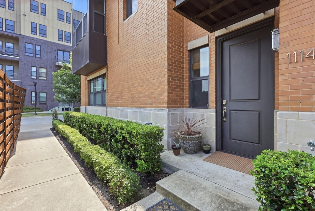 1114 S Adams Street - Photo 3