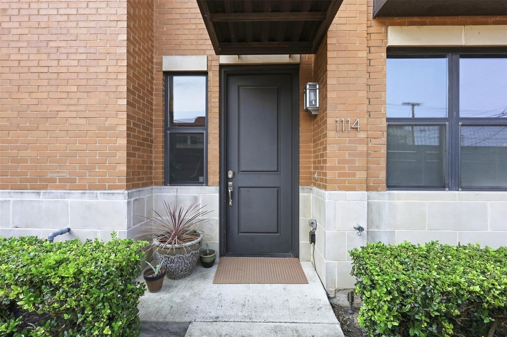 1114 S Adams Street - Photo 4