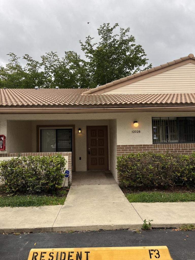12028 Royal Palm Boulevard - Photo 29