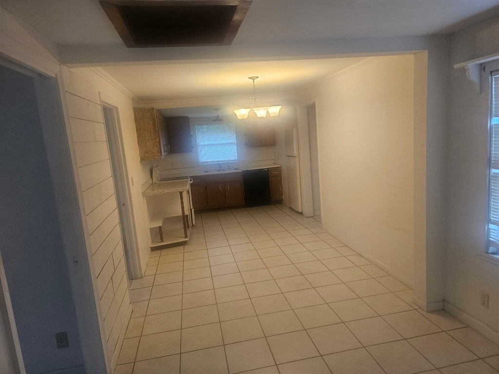 3865 Aladdin Avenue - Photo 2