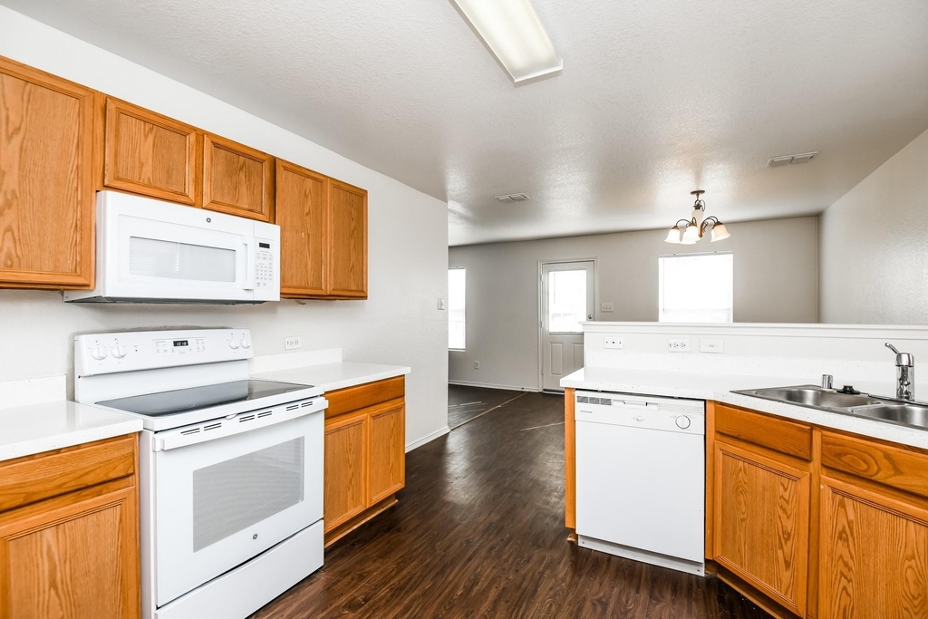 6624 Meadow Way Lane - Photo 7