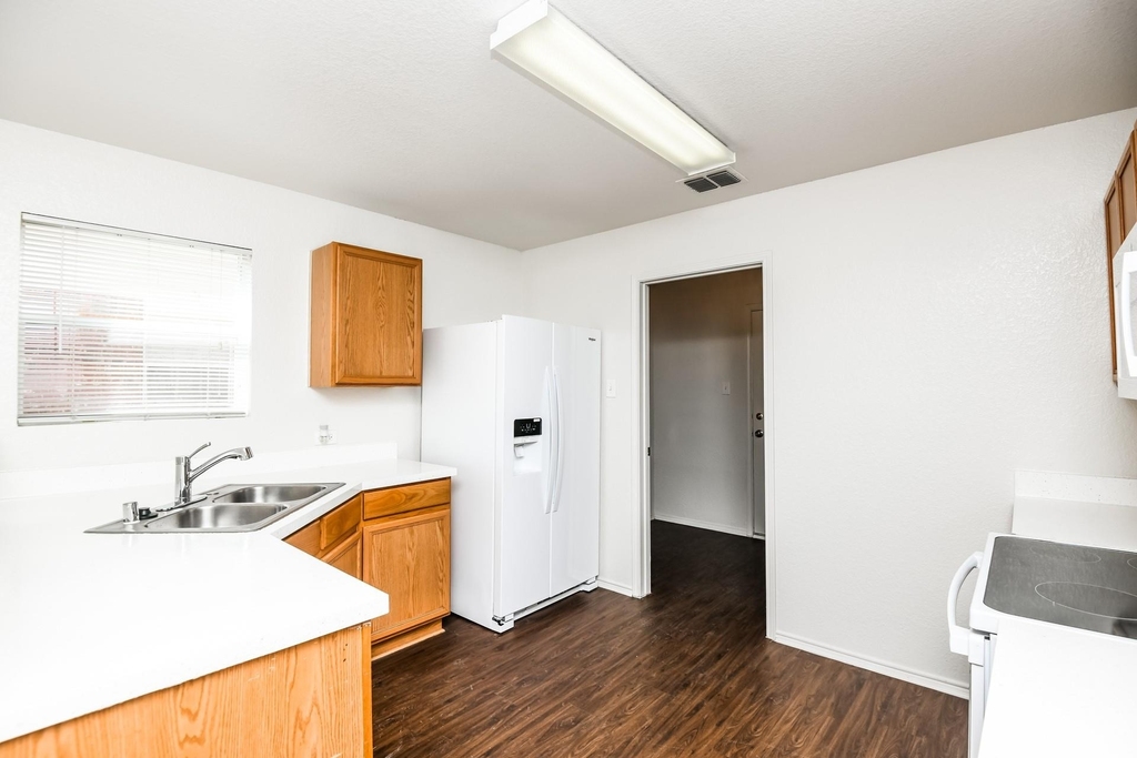6624 Meadow Way Lane - Photo 5