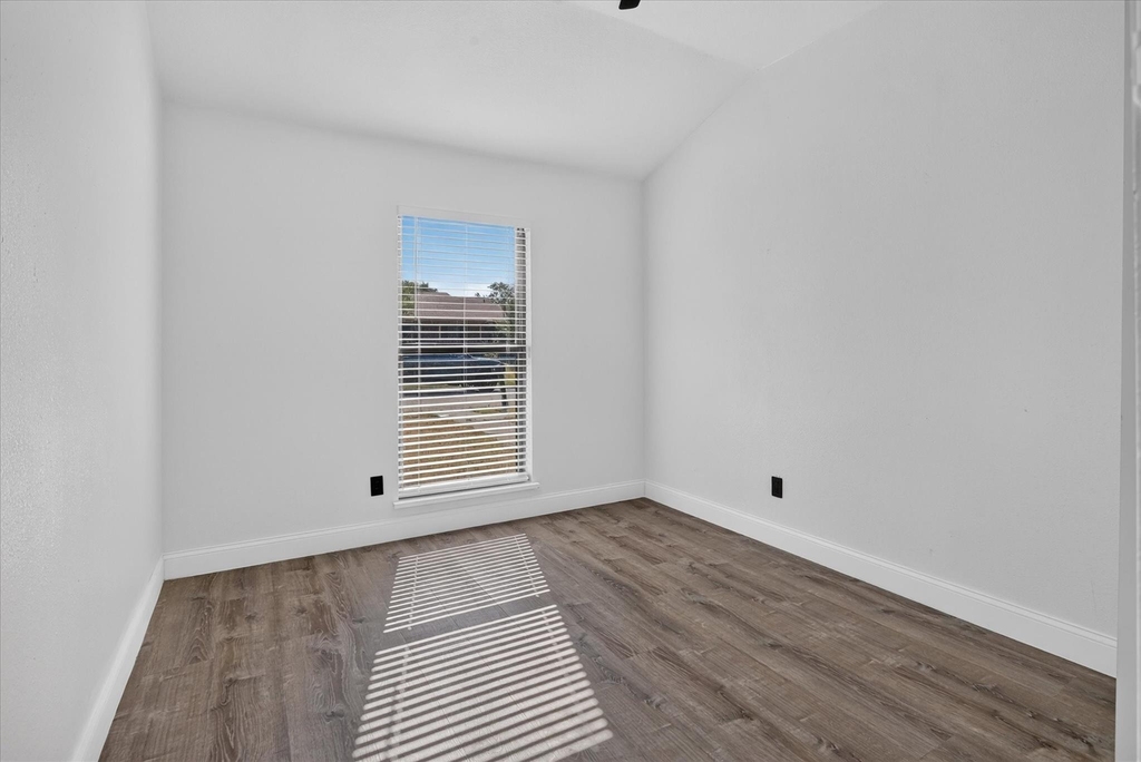 1800 Tree Line Drive - Photo 6