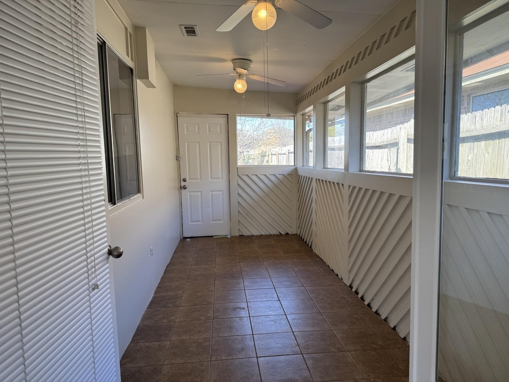 705 Kingsbridge Drive - Photo 4