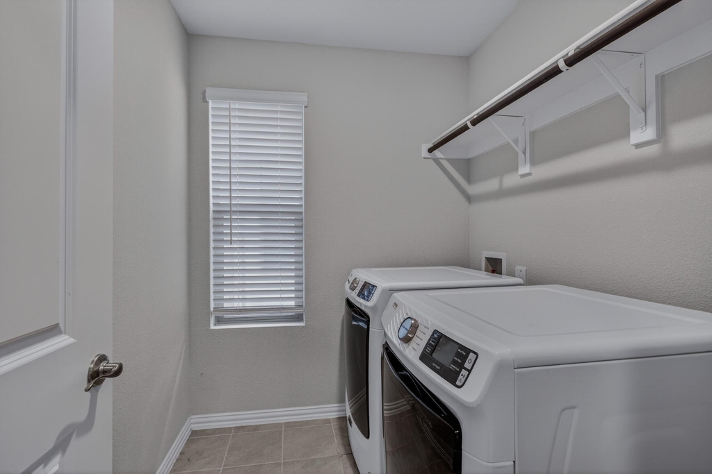 2617 Kings Canyon Mews - Photo 13