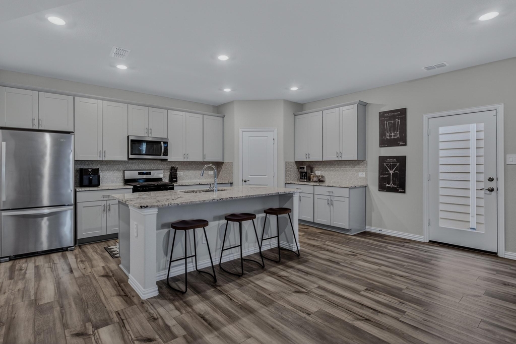 2617 Kings Canyon Mews - Photo 2