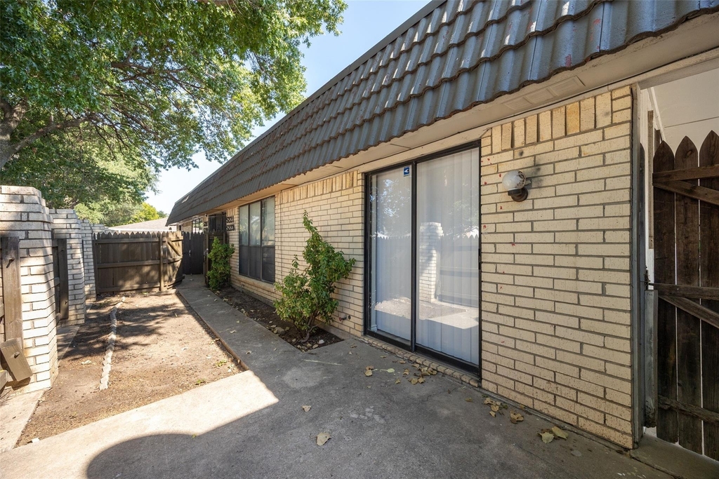 5221 Cordova Avenue - Photo 4
