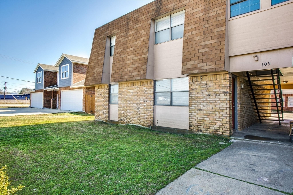 105 Peach Street - Photo 0
