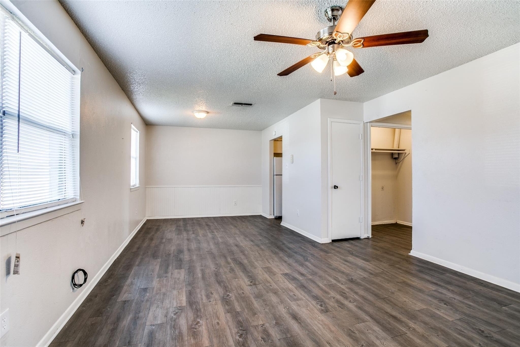 105 Peach Street - Photo 1