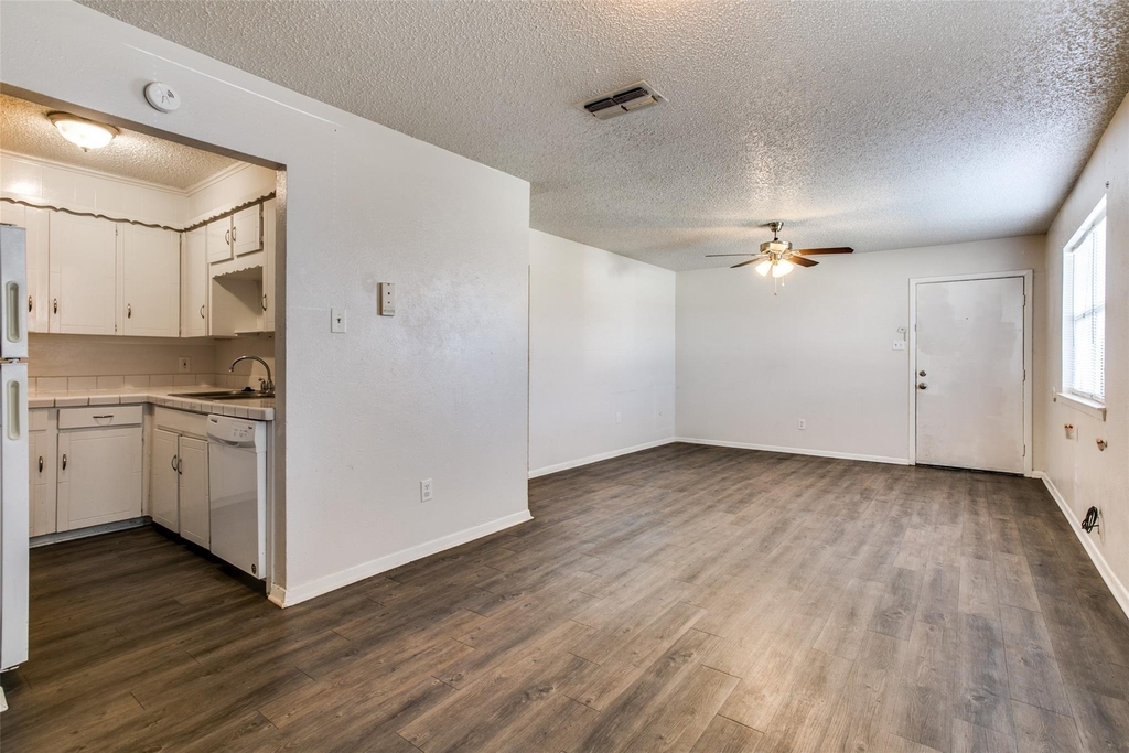 105 Peach Street - Photo 3