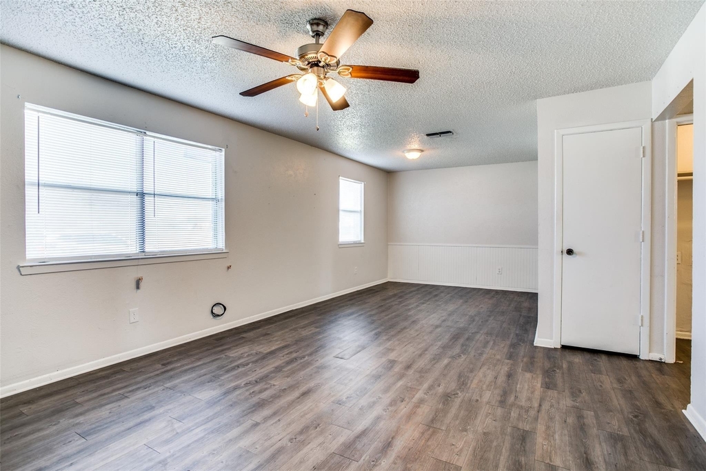 105 Peach Street - Photo 2