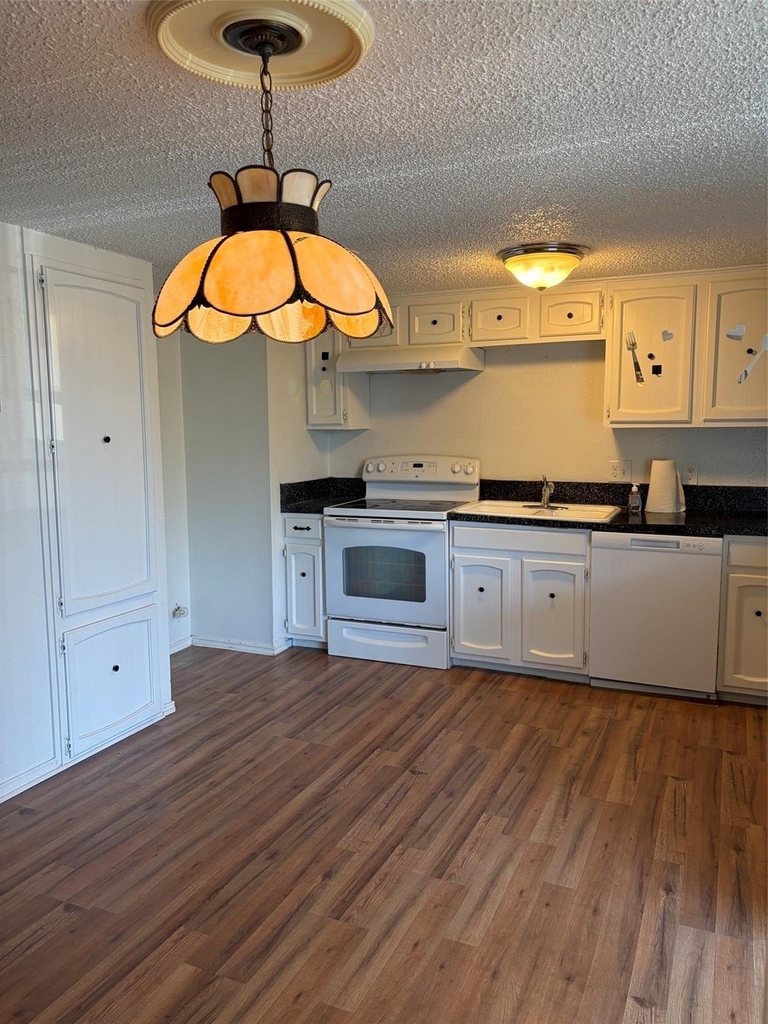 2126 Fleur De Lis Court - Photo 9