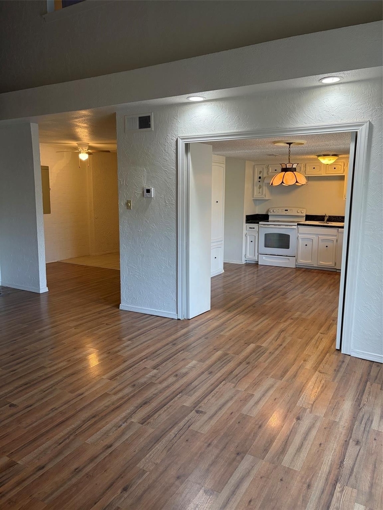 2126 Fleur De Lis Court - Photo 13