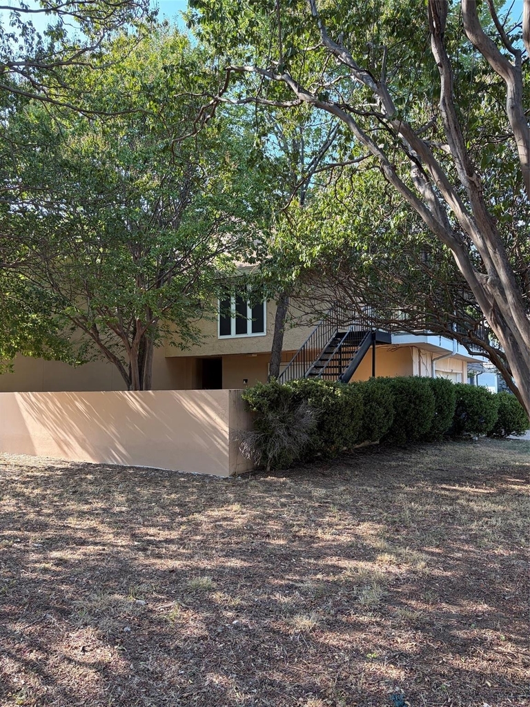 2126 Fleur De Lis Court - Photo 1