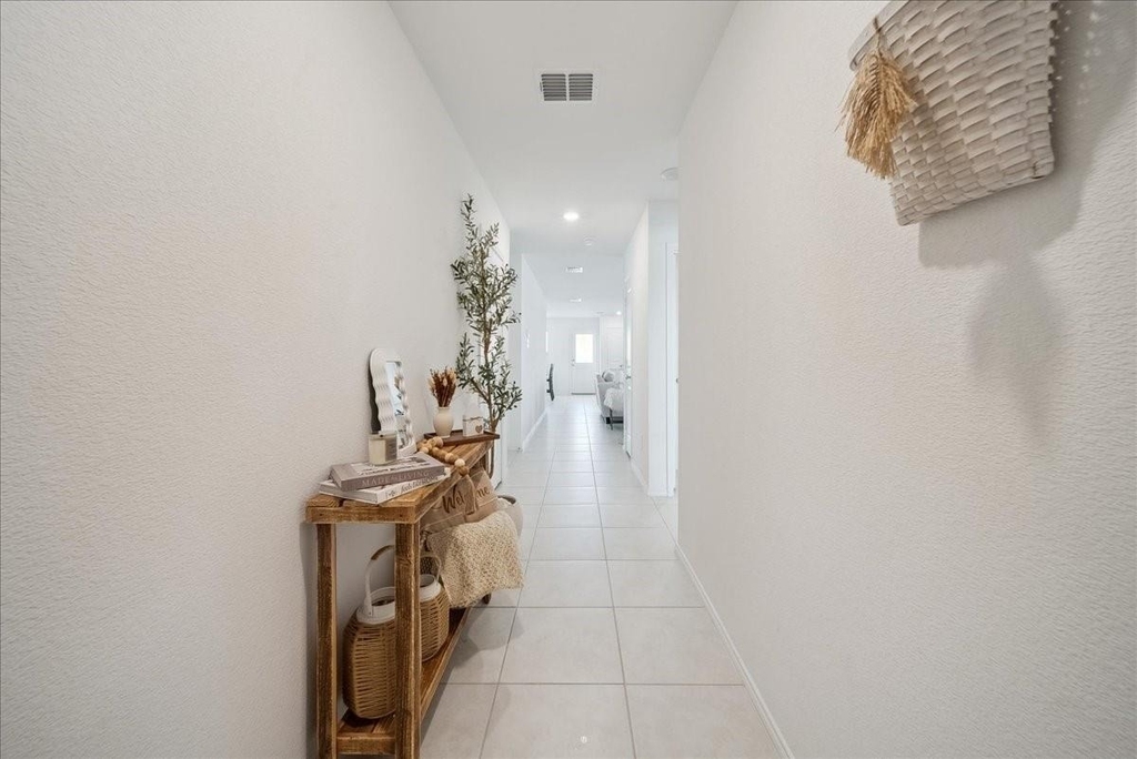 1005 Crestview Drive - Photo 2