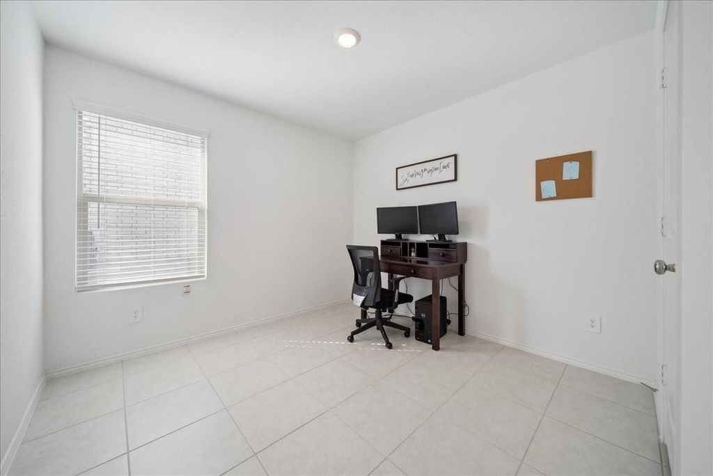 1005 Crestview Drive - Photo 12