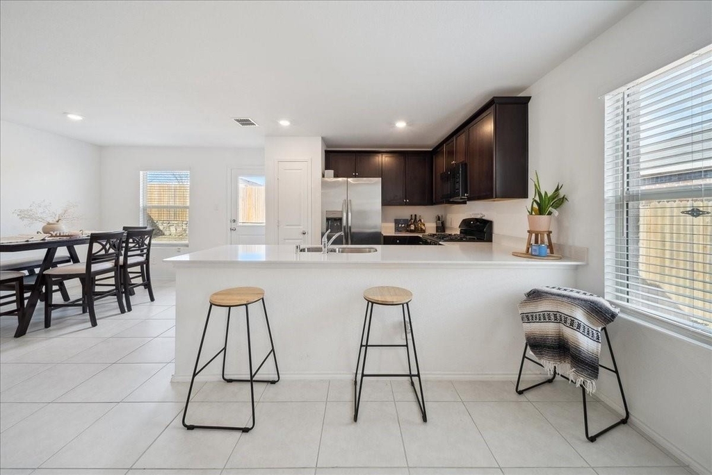 1005 Crestview Drive - Photo 10