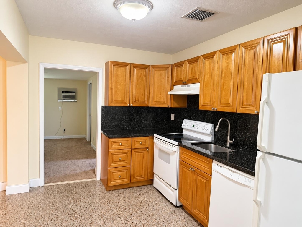 5456 Ne 1st Avenue - Photo 1