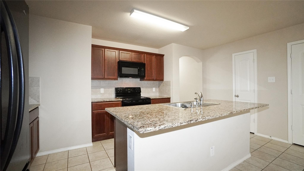 2520 Saldana Drive - Photo 5