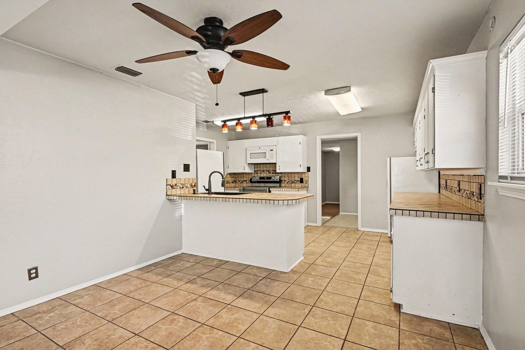 3720 Stanley Avenue - Photo 6
