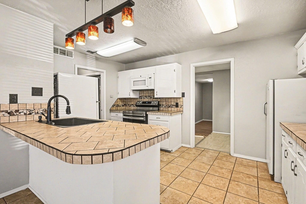 3720 Stanley Avenue - Photo 8