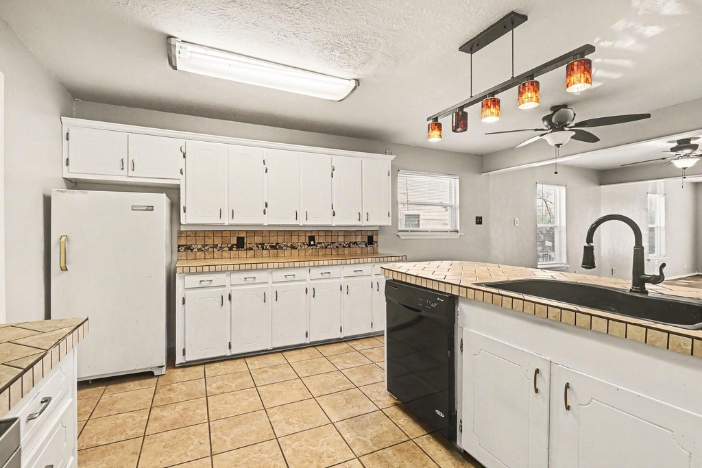 3720 Stanley Avenue - Photo 7