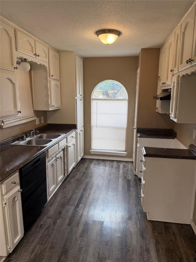 6605 Kitty Drive - Photo 4