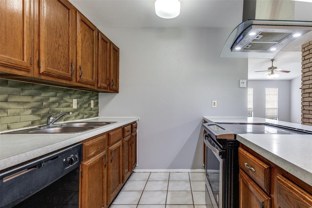 7504 Portman Avenue - Photo 5