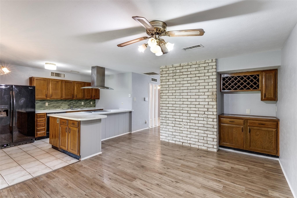 7504 Portman Avenue - Photo 3