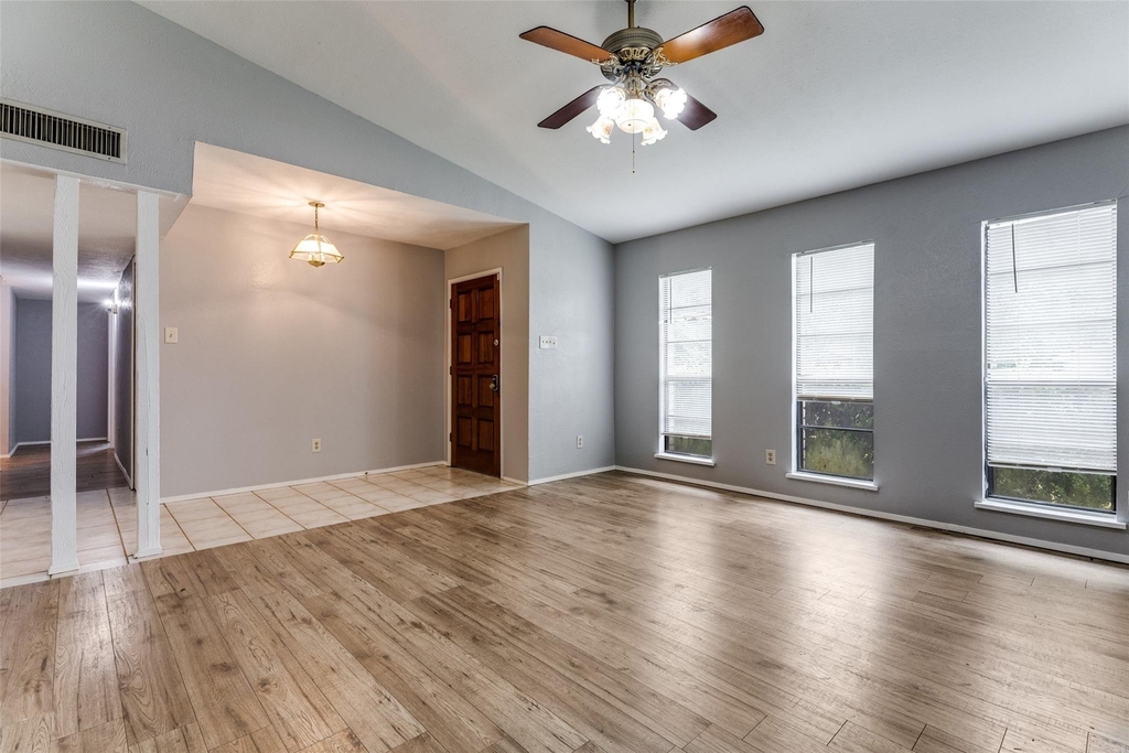 7504 Portman Avenue - Photo 2