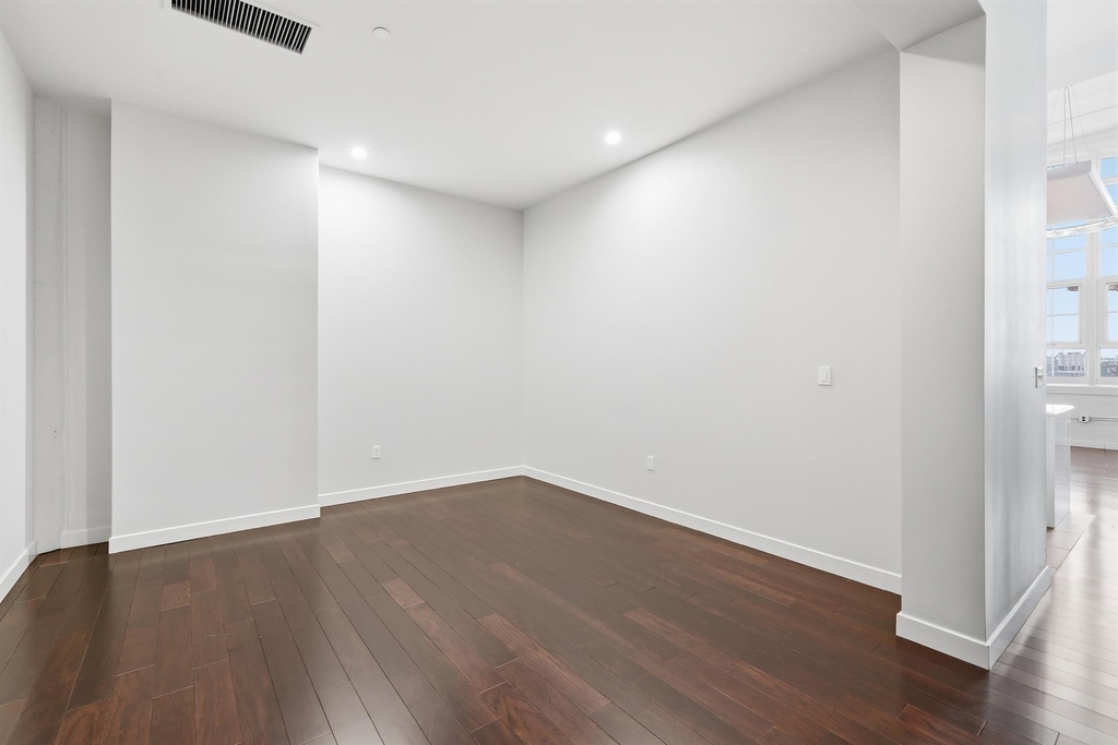 2600 W 7th Street - Photo 5